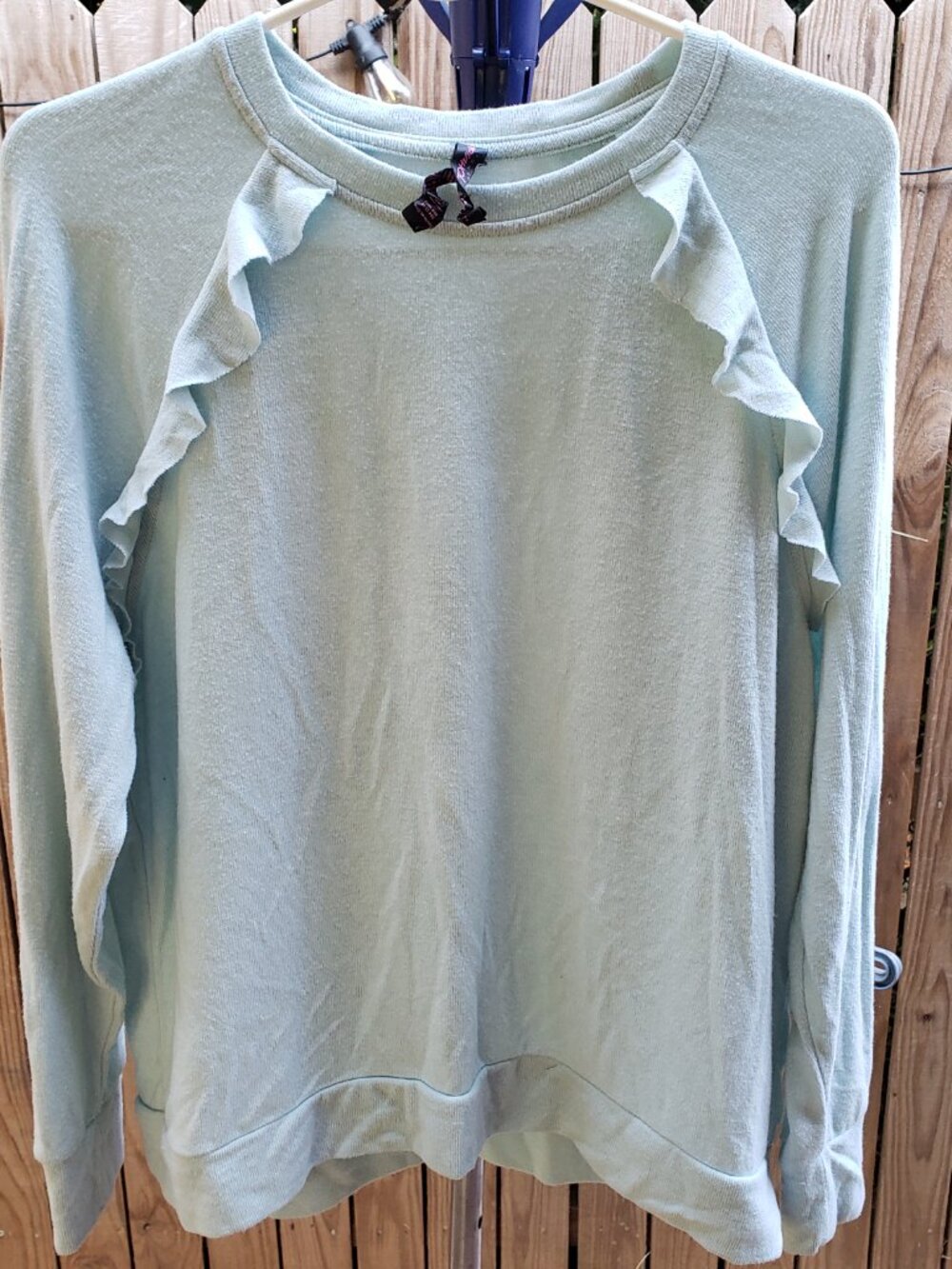 EUC BETSEY JOHNSON mint green super soft ruffles long sleeve (M)
